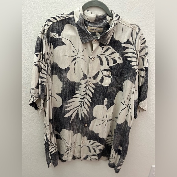 Tommy Bahama XXXL 100% Silk Hawaiian Shirt | Black Beige Floral Camp Button-Down - Picture 1 of 8